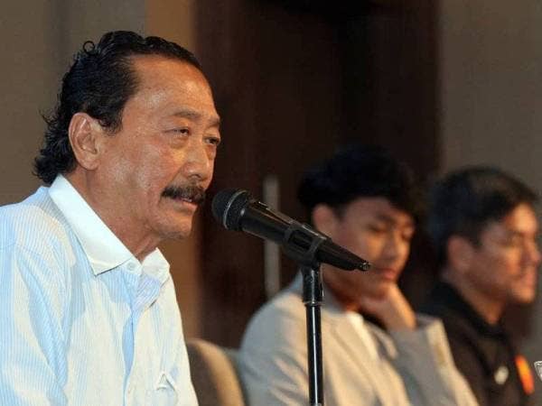 Vincent pada sidang media majlis menandatangani kontrak antara Luqman Hakim Shamsudin dan KV Kortrijk di Hotel Berjaya Times Square, Kuala Lumpur hari ini.