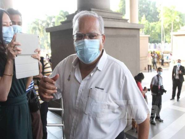Timbalan Ketua Menteri II Pulau Pinang, Dr P. Ramasamy antara pemimpin DAP yang turut hadir bagi bersolidariti ke atas Guan Eng di Mahkamah Kuala Lumpur hari ini. - Foto Sinar Harian ASRIL ASWANDI SHUKOR