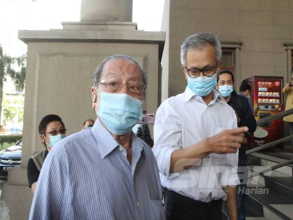 Penasihat DAP, Lim Kit Siang turut tiba di Kompleks Mahkamah Kuala Lumpur, hari ini. - Foto Sinar Harian ASRIL ASWANDI SHUKOR