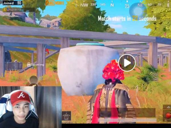 Aksi Vokey ketika membuat lintas langsung bermain PUBG di halaman Facebook miliknya.