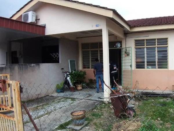 Lokasi kejadian di mana mangsa ditemui mati dengan kesan kelar pada leher.