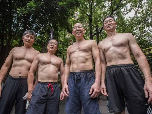 Lelaki di Hangzhou mempunyai badan berotot walaupun telah mencecah usia 70 tahun. - Foto China Daily