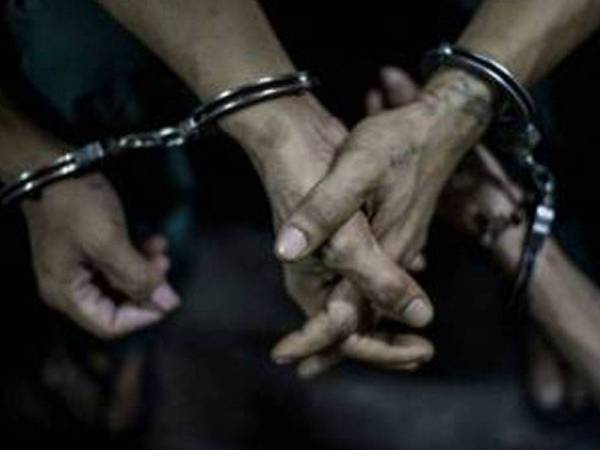 ATM memberkas 18 PATI warga Indonesia ketika cuba mendarat di Pesisiran Pantai Batu Layar, Bandar Penawar, Johor semalam. Gambar hiasan.