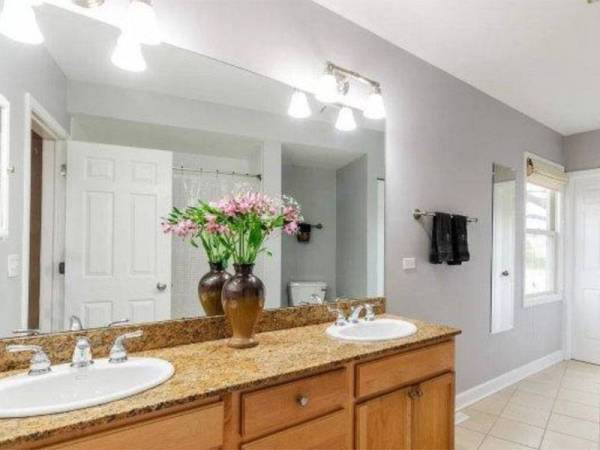 Biarpun nampak kecil, rumah tersebut memiliki tiga bilik mandi. - Foto Mirror