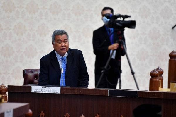 Ahmad Said ketika menghadiri sidang DUN Terengganu Ke-14, hari ini.