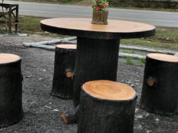 Set meja batu bulat turut mendapat permintaan yang tinggi daripada pelanggan.