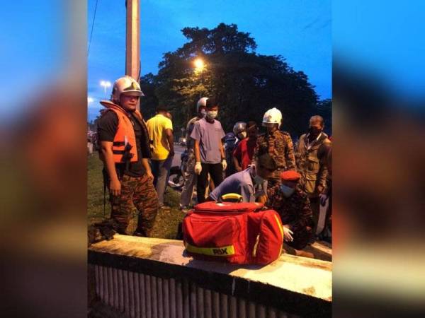 
Mangsa diberikan bantuan pernafasan, namun disahkan meninggal dunia oleh pegawai perubatan di lokasi kejadian.