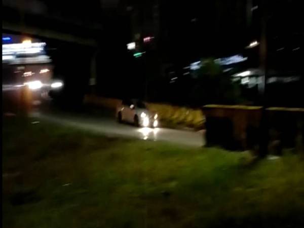 Polis menafikan dakwaan kemalangan yang berlaku di Lebuhraya Persekutuan memasuki Subang Jaya pada 17 Julai lalu disebabkan jalan yang dicurah minyak.