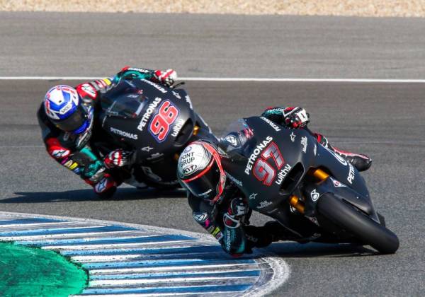 Xavi (hadapan) dan Dixon azam berikan tunggangan terbaik hari ini