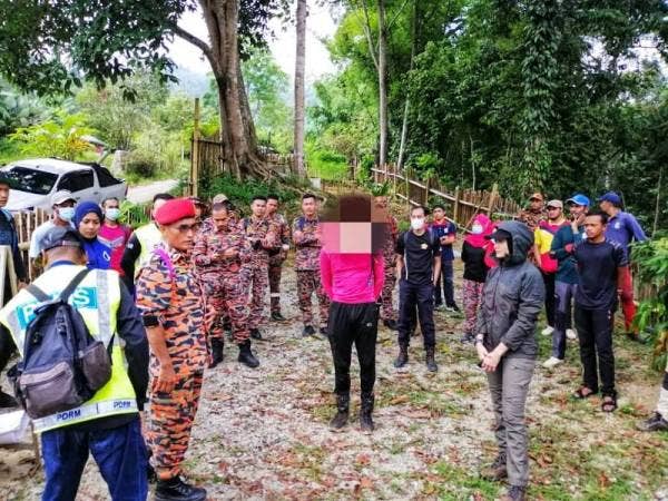 Mangsa ditemui selamat kira-kira jam 9.30 pagi tadi. - Foto Ihsan bomba