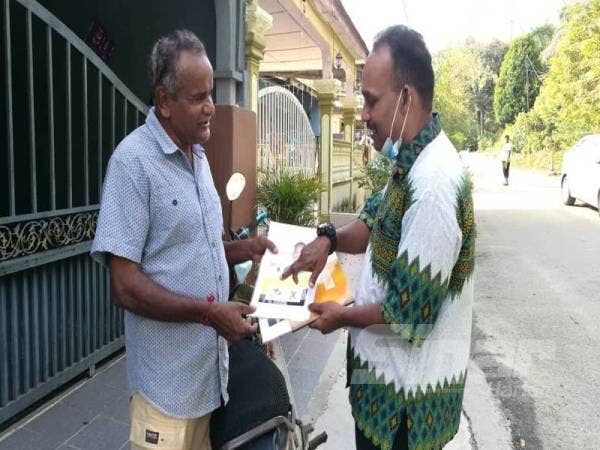 Santharasekaran (kanan) yakin mendapat sokongan daripada masyarakat India pada PRK DUN Slim. 