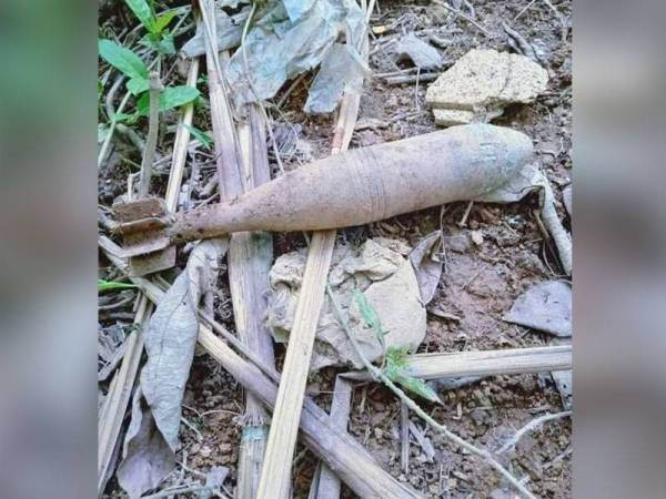Bom mortar ditemui seorang lelaki di sebuah kebun di Kampung Melati dekat Jalan Jirat. -Foto: Ihsan Pembaca