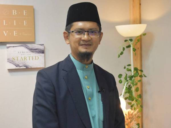 DR AHMAD SANUSI AZMI