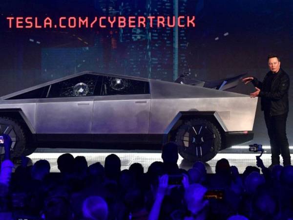 Elon Musk meraih kekayaan menerusi jenama kenderaannya Tesla.