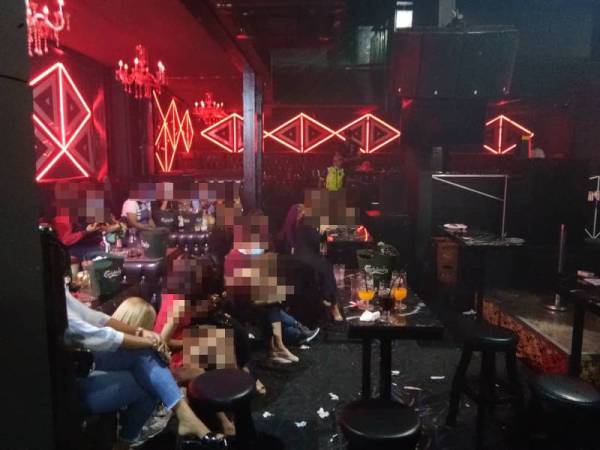 Antara individu yang ditahan di salah sebuah premis hiburan, di sini hari ini.