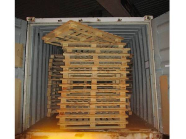 Palet kayu tanpa permit import cuba di bawa masuk melalui KSAB, semalam.