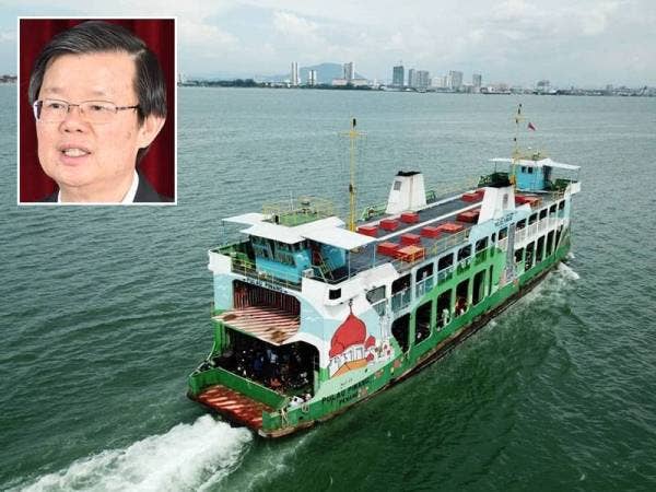 Operasi Rapid Ferry yang mengalami kerosakan enjin dijangka selama tiga hari bermula hari ini. Gambar kecil: Chow Kon Yeow