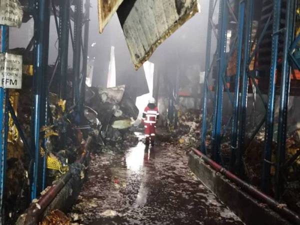 Kebakaran kilang berjaya dikawal dan operasi berjaya ditamatkan sepenuhnya pada jam 9.36 malam tadi.