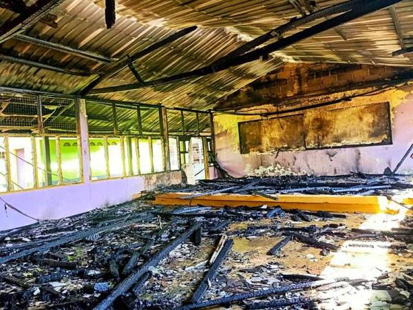 Asrama yang menempatkan pelajar lelaki musnah dalam kejadian tersebut.