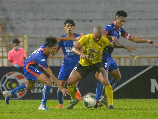 Aksi persahabatan antara Negeri Sembilan dan Felda United pada 15 Ogos lalu.