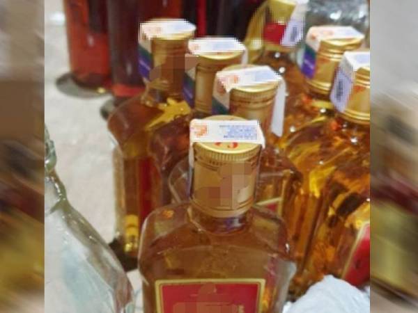 Polis menumpaskan sindiket pemprosesan dan penyeludupan minuman keras menerusi Ops Methanol di sekitar Klang, Rabu lalu.