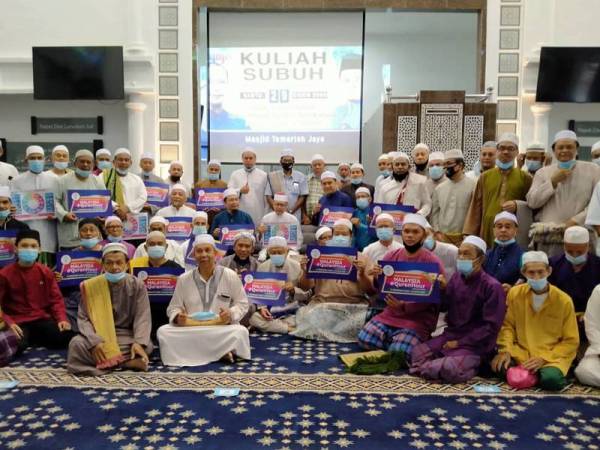 Sebahagian jemaah yang mengikuti My#QuranTime pada sesi kuliah subuh di Masjid Taman Temerloh Jaya, Temerloh.
