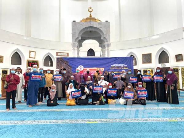 Ahli Jawatankuasa Persatuan Rumah Ngaji Negeri Kelantan bergambar kenangan selepas tamat program.