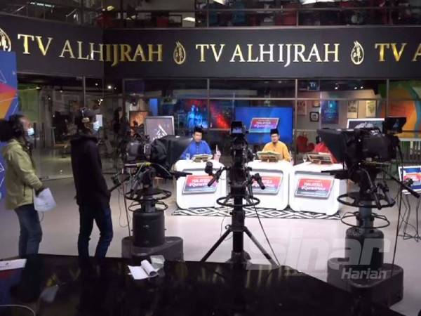 Program sejam berinteraksi dengan al-Quran melalui baca, faham dan amal itu bersiaran secara langsung dari Studio TV Alhijrah. 