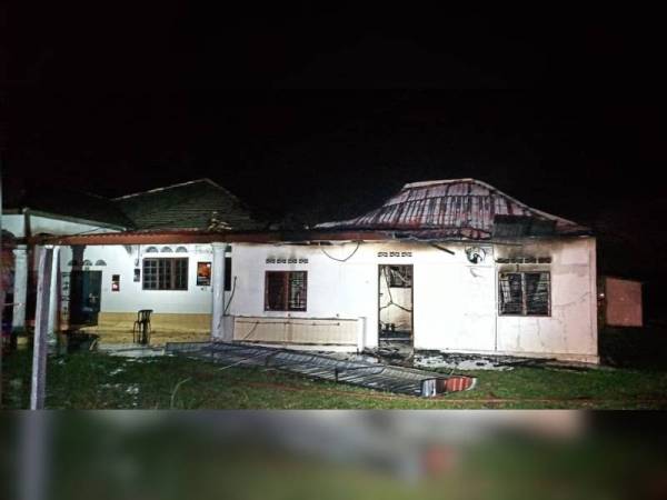 Seorang pelajar tersedar daripada tidur selepas terhidu bau asap dan segera mengejutkan semua rakannya di asrama Maahad Tahfiz Al-Quran Waddin di Kampung Lepar Baru dalam kejadian kira-kira jam 4 pagi tadi.