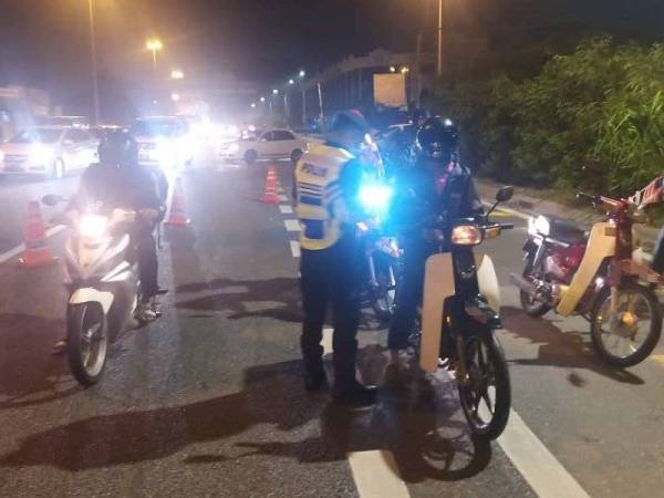 Seramai 558 individu dan 432 buah kenderaan diperiksa dalam Ops Ambang Merdeka yang dijalankan di daerah Seberang Perai Utara (SPU) bermula jam 6 petang semalam hingga 4 pagi tadi.