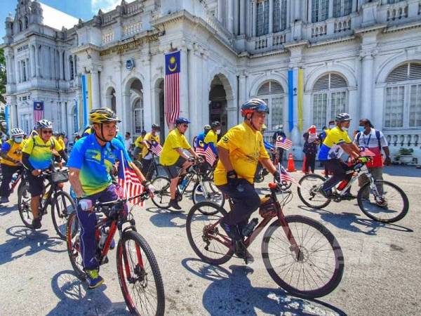 Tuanku memilih Pulau Pinang untuk mengayuh basikal sempena Hari Kebangsaan tahun ini.