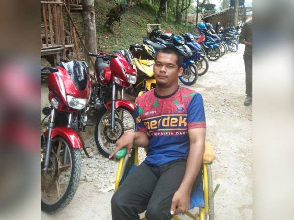 Muhammad Azamirudin tidak menjadikan kekurangannya sebagai halangan untuk melakukan kerja amal di samping menyemarakkan semangat kemerdekaan.