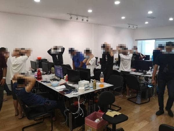 Seramai 109 individu ditahan dalam dua serbuan di daerah Timur Laut dan Seberang Perai Selatan pada 29 Ogos lalu kerana terlibat dalam perjudian dalam talian.