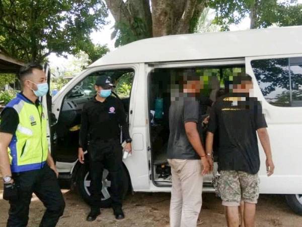 Operasi bermula jam 9 pagi hingga 6 petang semalam menggempur ke beberapa kawasan dikenal pasti port penagihan. -Foto AADK