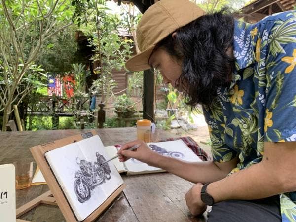 Ahmad Al Hafidz meluangkan masa berkarya di Rumah Singgora, Kota Bharu.