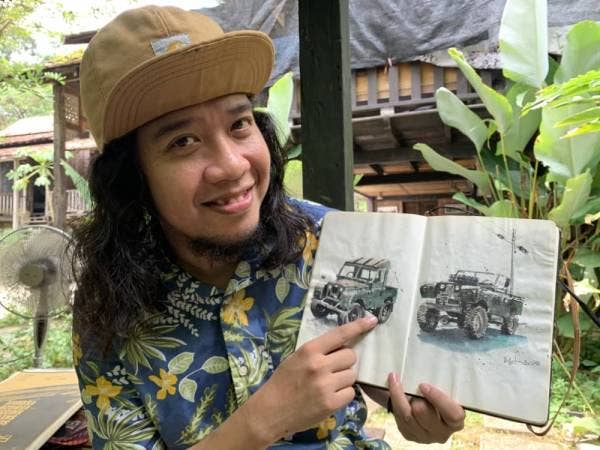 Bukan hanya motosikal, tapi kenderaan pacuan empat roda juga turut menjadi kegilaan peminat lukisan Ahmad Al Hafidz.