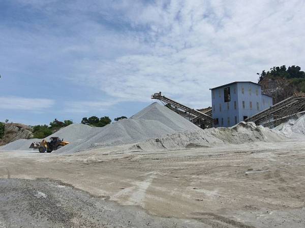 Tapak kuari di Sungai Semilang.
