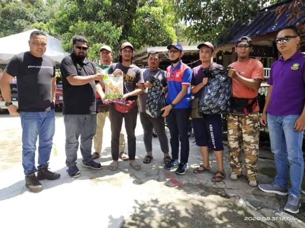 Program turut diisi dengan ramah mesra bersama golongan muda.