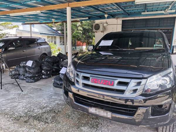 Isuzu D-Max salah sebuah kenderaan yang disita membawa daun ketum.