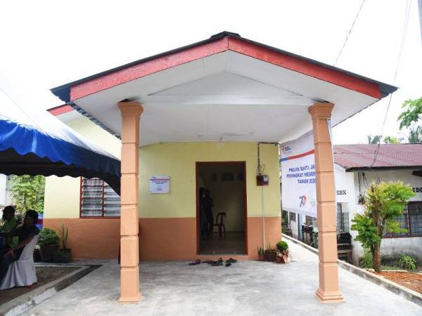 Kediaman Azilah tersergam indah di Kampung Sungai Seluang, Lunas di bawah bantuan Projek Baiti Jannati TNB.