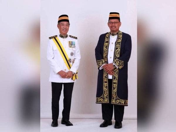 Suhaizan (kanan) dan Perdana Menteri,Tan Muhyiddin Yassin yang juga ADUN Gambir.