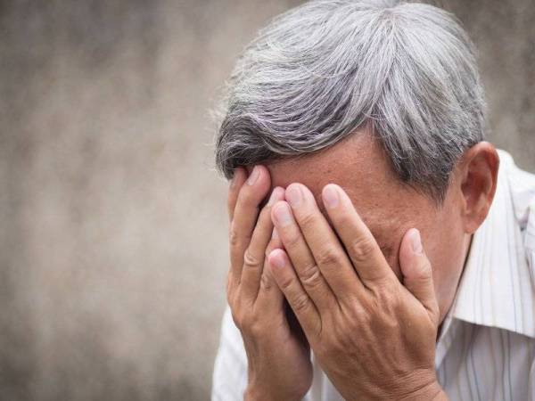 Seorang pesara berputih mata apabila wang simpanannya berjumlah RM355,000 lesap selepas diperdaya sindiket penipuan Macau Scam. Gambar hiasan. - Foto 123RF