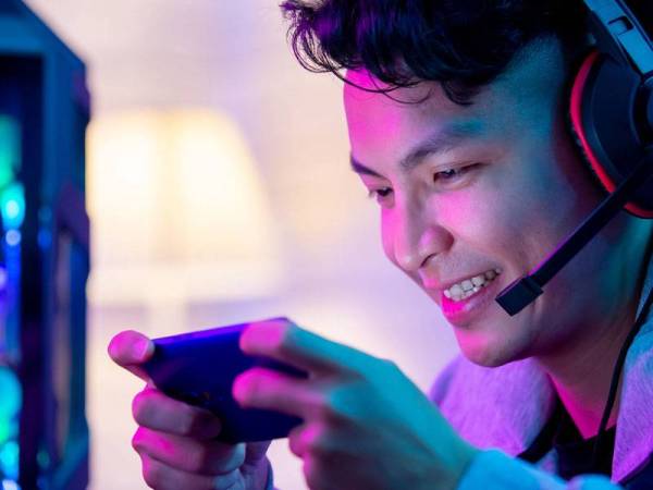 Pandemik Covid-19 telah melonjakkan industri e-Sukan dan permainan terutamanya di Asia Tenggara susulan peningkatan pendapatan per kapita serta kadar penggunaan telefon pintar. Foto: 123RF