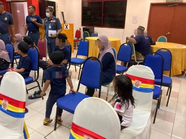 Mereka yang tidak mengalami kecederaan ditempatkan sementara di BBP Rawang. - Foto JBPM Selangor