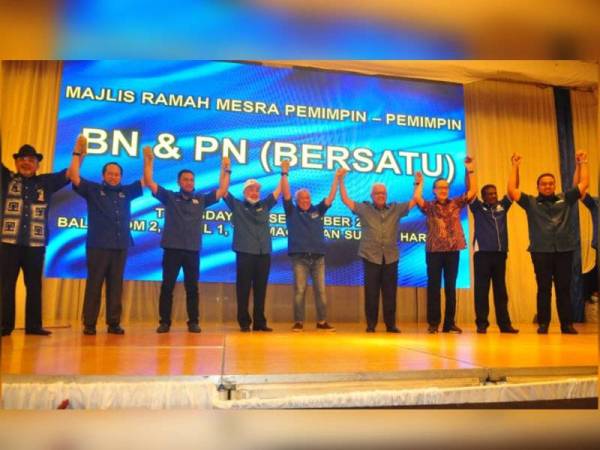 Bung Moktar (tengah) pada Majlis Ramah Mesra Pemimpin-Pemimpin BN dan Bersatu Sabah di sini hari ini.