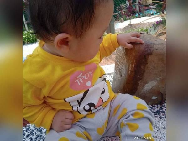 Gelagat Annur ketika dibawa mengunjungi pusara ibunya.