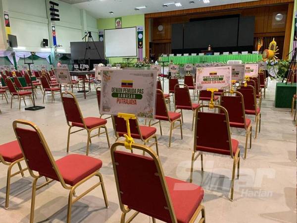 Setiap kerusi telah dilabelkan dengan kawasan-kawasan yang terlibat.