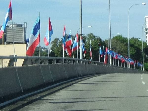 Bendera parti yang bertanding pada PRN Sabah.