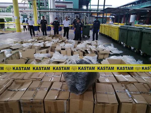 Dadah seberat 1,200kg dilupuskan JKDM dengan kerjasama syarikat Clinwaste (M) Sdn Bhd di Telok Panglima Garang, Selangor hari ini.