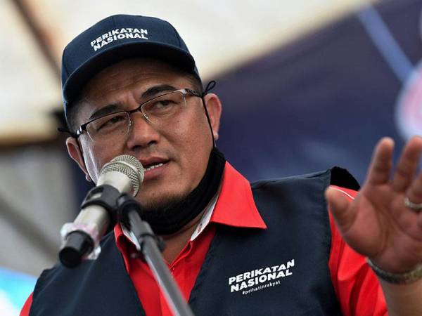 Calon Bersatu DUN Senallang yang juga Naib Ketua Bersatu Bahagian Semporna, Norazman Utoh Nain ketika berkempen bagi Pilihan Raya Negeri (PRN) Sabah di Kampung Senallang hari ini. -Foto Bernama